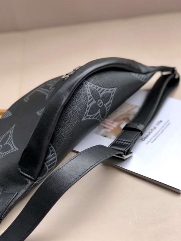 LOUIS VUITTON DISCOVERY BUMBAG - WLM199
