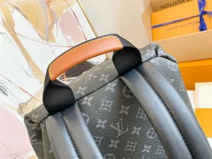 LOUIS VUITTON DISCOVERY BACKPACK - WLM180
