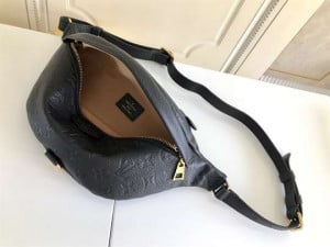 LOUIS VUITTON DISCOVERY BUMBAG - WLM182