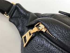 LOUIS VUITTON DISCOVERY BUMBAG - WLM182