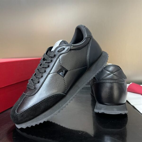 STUD AROUND LOW-TOP CALFSKIN AND NAPPA LEATHER SNEAKER - VLS001