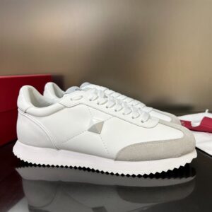 STUD AROUND LOW-TOP CALFSKIN AND NAPPA LEATHER SNEAKER - VLS004