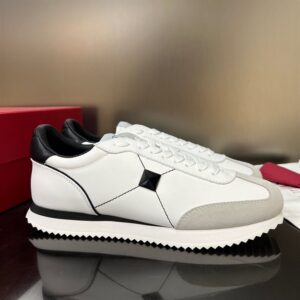STUD AROUND LOW-TOP CALFSKIN AND NAPPA LEATHER SNEAKER - VLS006
