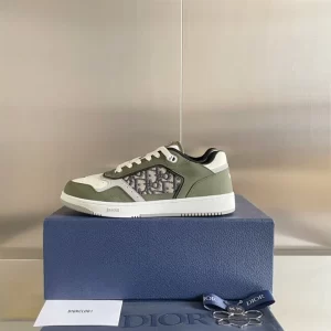 B27 LOW-TOP SNEAKER OLIVE AND CREAM SMOOTH CALFSKIN WITH BEIGE AND BLACK DIOR OBLIQUE JACQUARD - CDO91