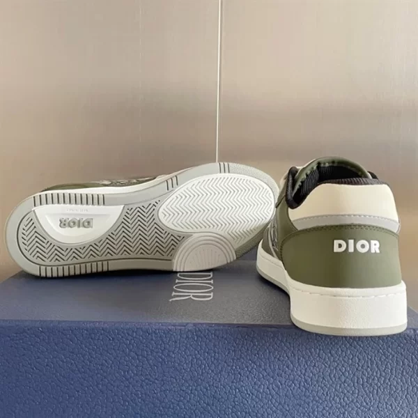 B27 LOW-TOP SNEAKER OLIVE AND CREAM SMOOTH CALFSKIN WITH BEIGE AND BLACK DIOR OBLIQUE JACQUARD - CDO91