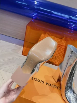 LOUIS VUITTON SHAKE ANKLE BOOT - WLS018