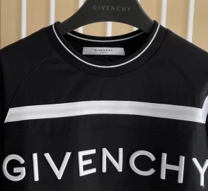 Givenchy T-shirt - GVS45