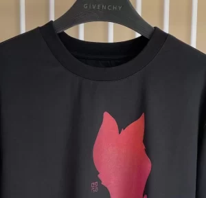 Givenchy T-shirt - GVS47