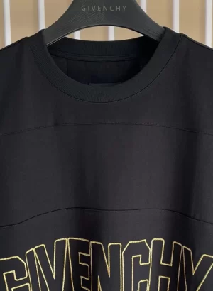 Givenchy T-shirt - GVS50