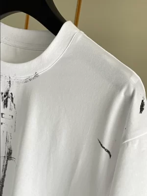 Givenchy T-shirt - GVS53