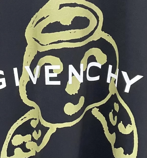 Givenchy T-shirt - GVS54
