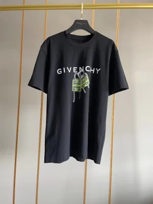 Givenchy T-shirt - GVS55