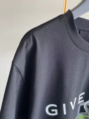 Givenchy T-shirt - GVS55