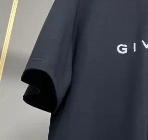 Givenchy T-shirt - GVS56