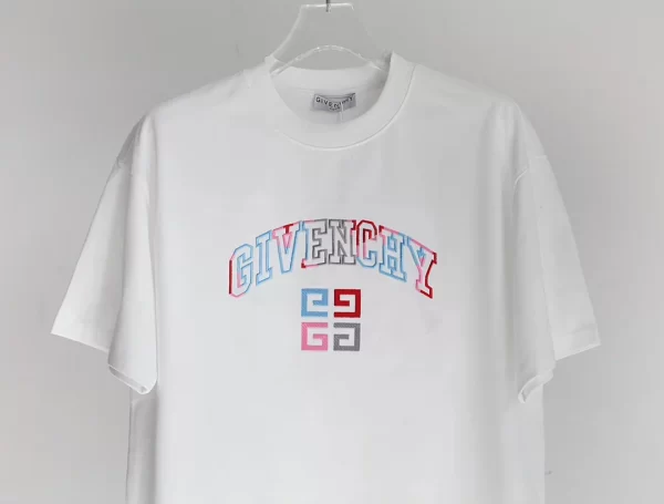 Givenchy T-shirt - GVS75