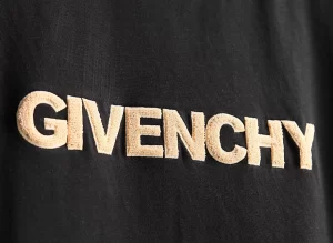 Givenchy T-shirt - GVS77
